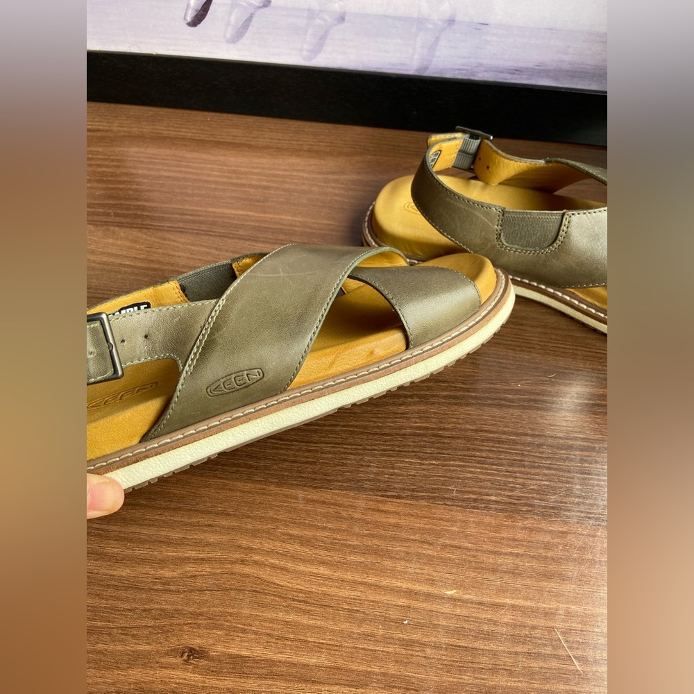 KEEN Lana Cross Strap Sandal - Picture 10 of 12